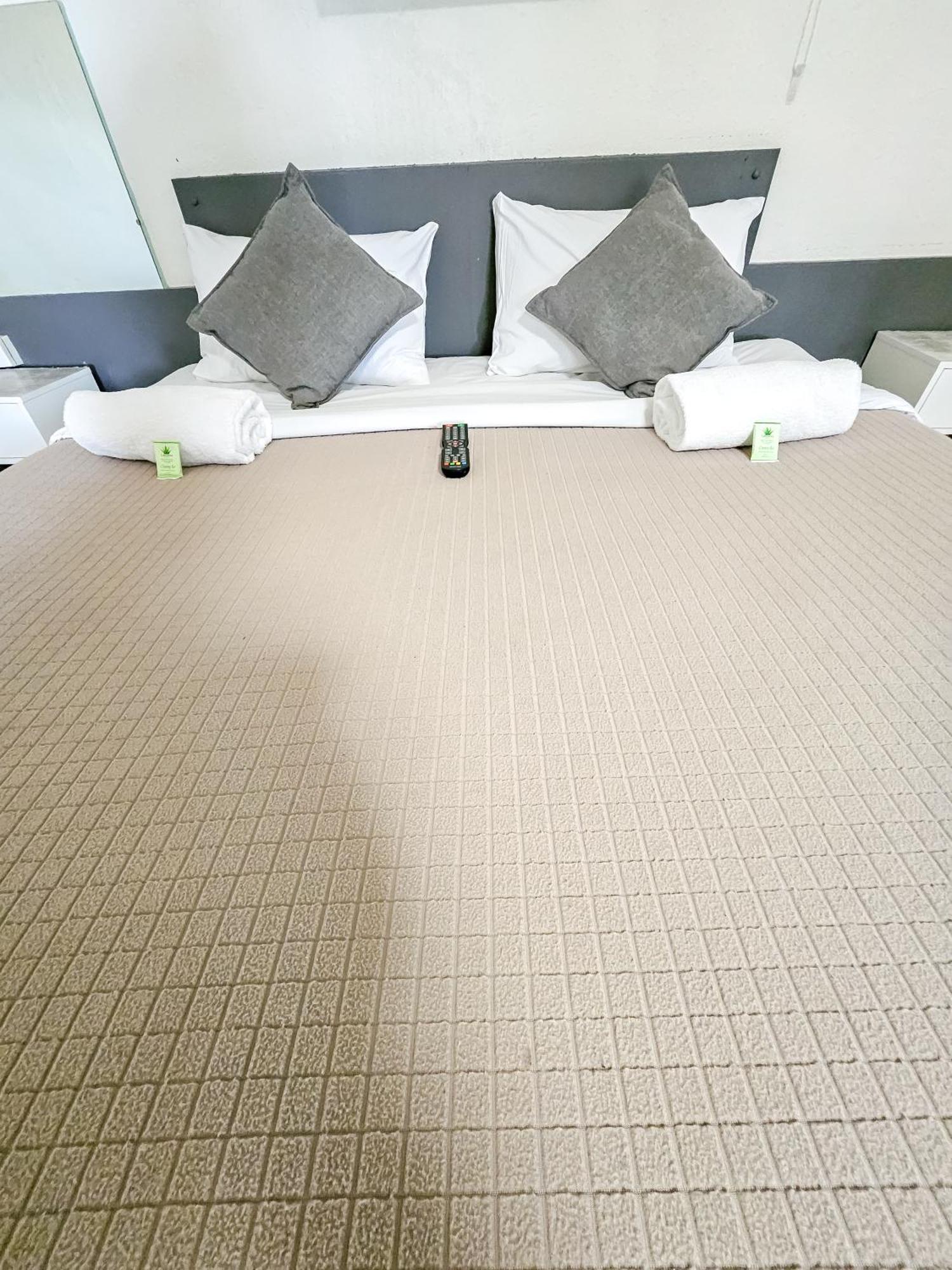 Lavington Green Door Motel المظهر الخارجي الصورة